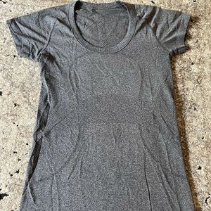 Lululemon T-shirt